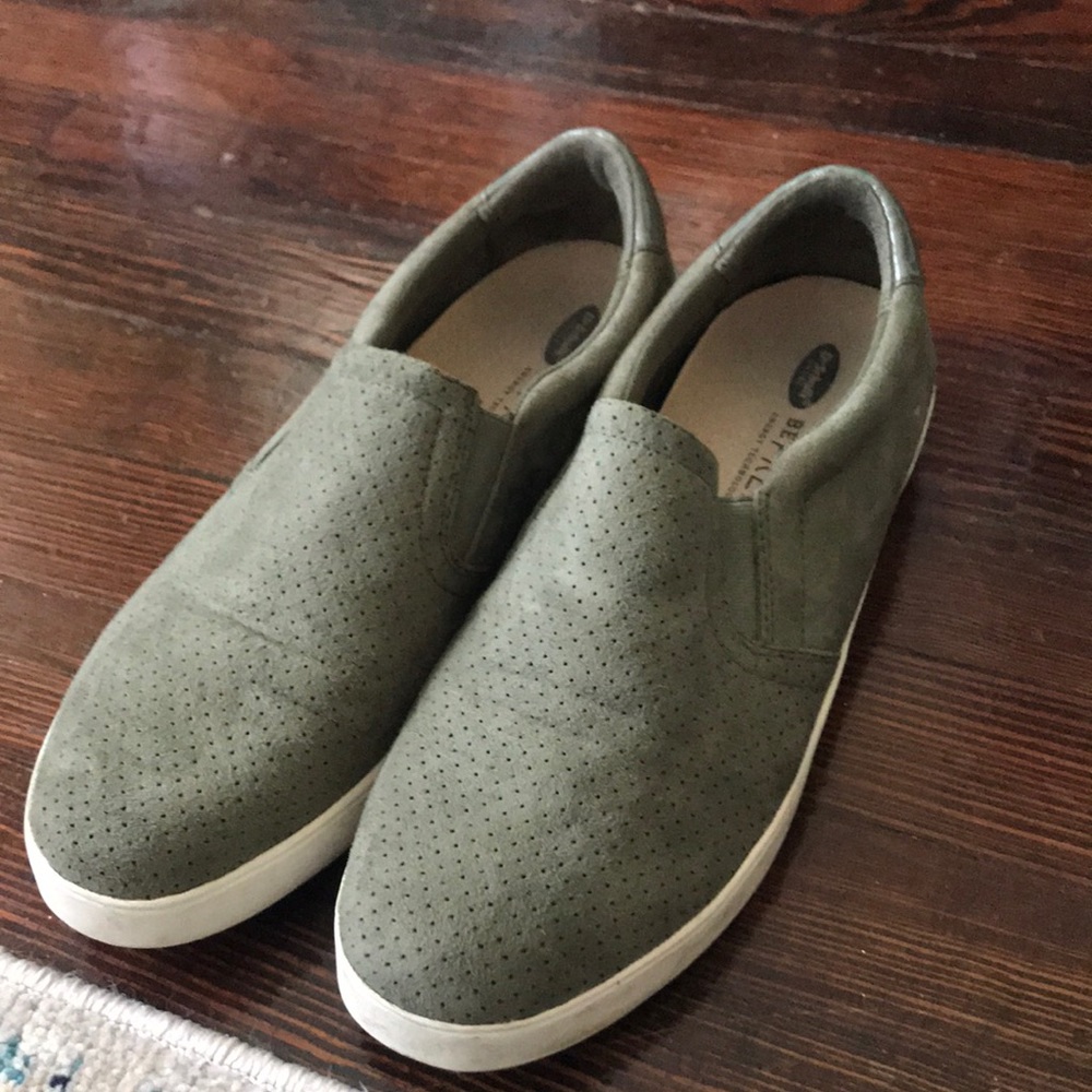 Green shoes